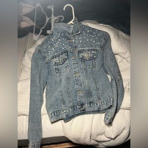 Pearl light/medium wash jean jacket (size medium)